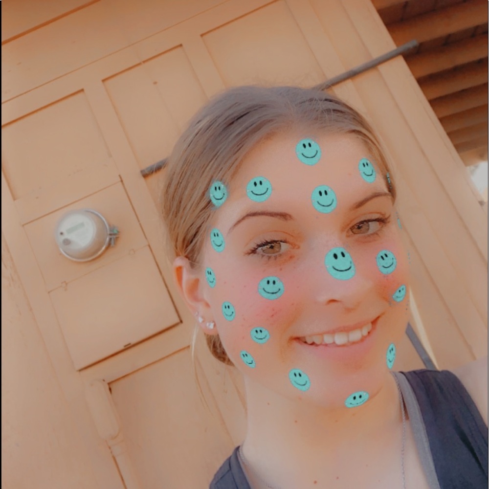 Meet your Posher, Danika